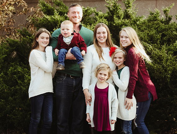 VernonHillsFamily portrait of Hawn family of seven all smiles